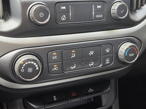 Used 2022 Chevrolet Colorado LT w/ LT Convenience Package image 16