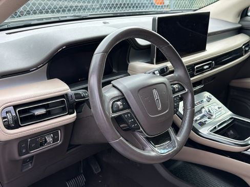 Used 2021 Lincoln Nautilus FWD w/ Equipment Group 101A image 9