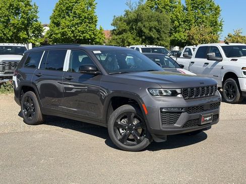 New 2026 Jeep Grand Cherokee L Limited w/ Limited Altitude Package AWD/4WD image 2