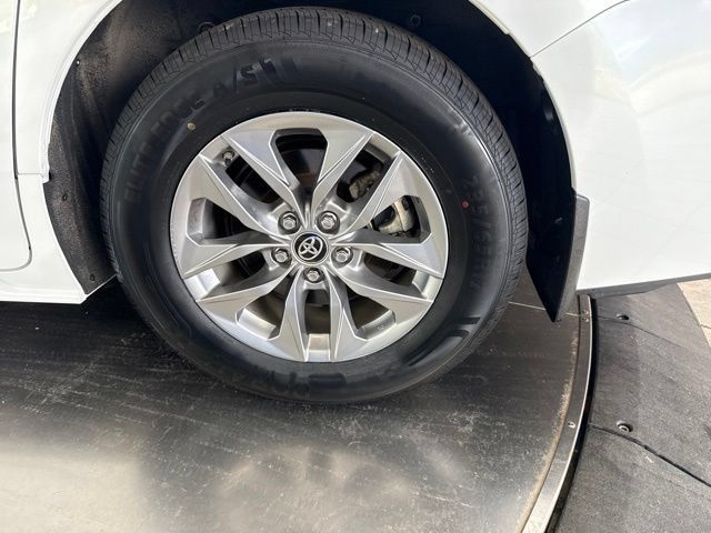 Used 2025 Toyota Sienna XLE w/ XLE Plus Package FWD image 46
