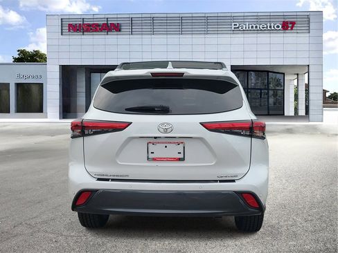 Used 2023 Toyota Highlander Limited image 5