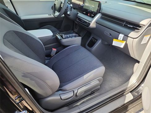 New 2025 Hyundai Ioniq 5 SE image 8