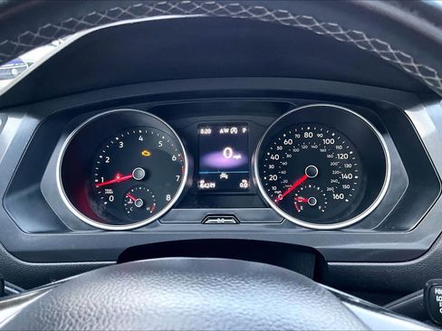 Used 2021 Volkswagen Tiguan SE R-Line image 25