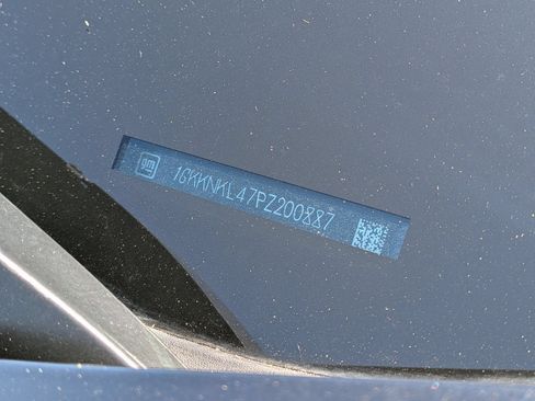 Certified 2023 GMC Acadia SLE FWD image 33