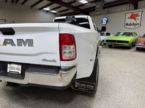 Used 2024 RAM 3500 Tradesman w/ Chrome Appearance Group AWD/4WD image 16