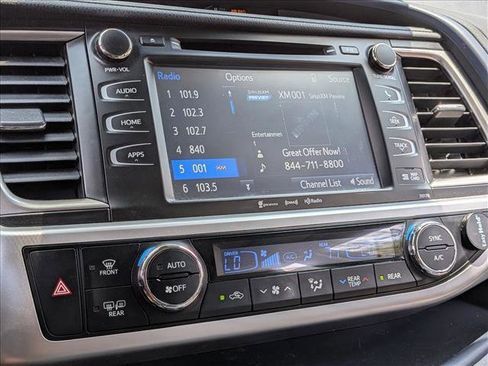 Used 2018 Toyota Highlander XLE AWD/4WD image 6