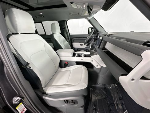 Certified 2025 Land Rover Defender 110 S AWD/4WD image 28