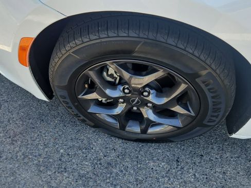 Used 2020 Chrysler Pacifica Touring-L Plus w/ S Appearance Package image 3