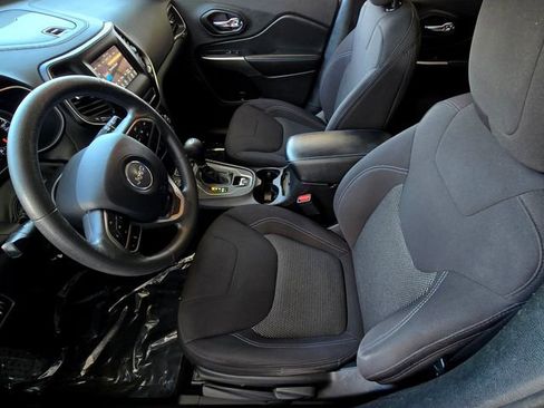 Certified 2020 Jeep Cherokee Latitude image 19