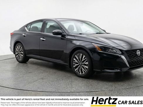 Used 2025 Nissan Altima 2.5 SV image 1