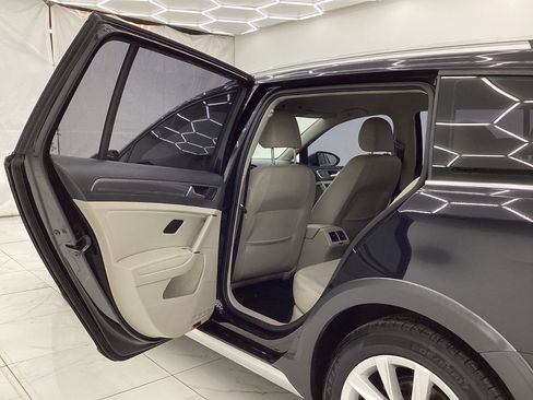 Used 2017 Volkswagen Golf Alltrack S image 22