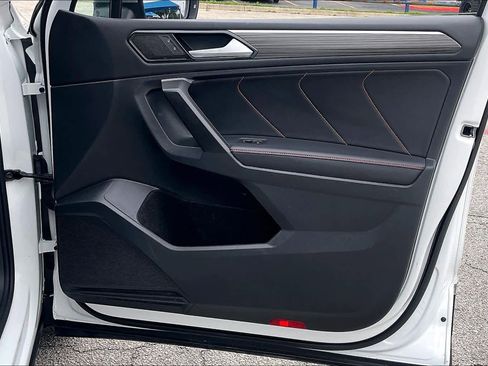 Used 2024 Volkswagen Tiguan Wolfsburg Edition image 21