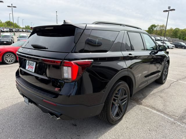 Used 2025 Ford Explorer ST AWD/4WD image 7