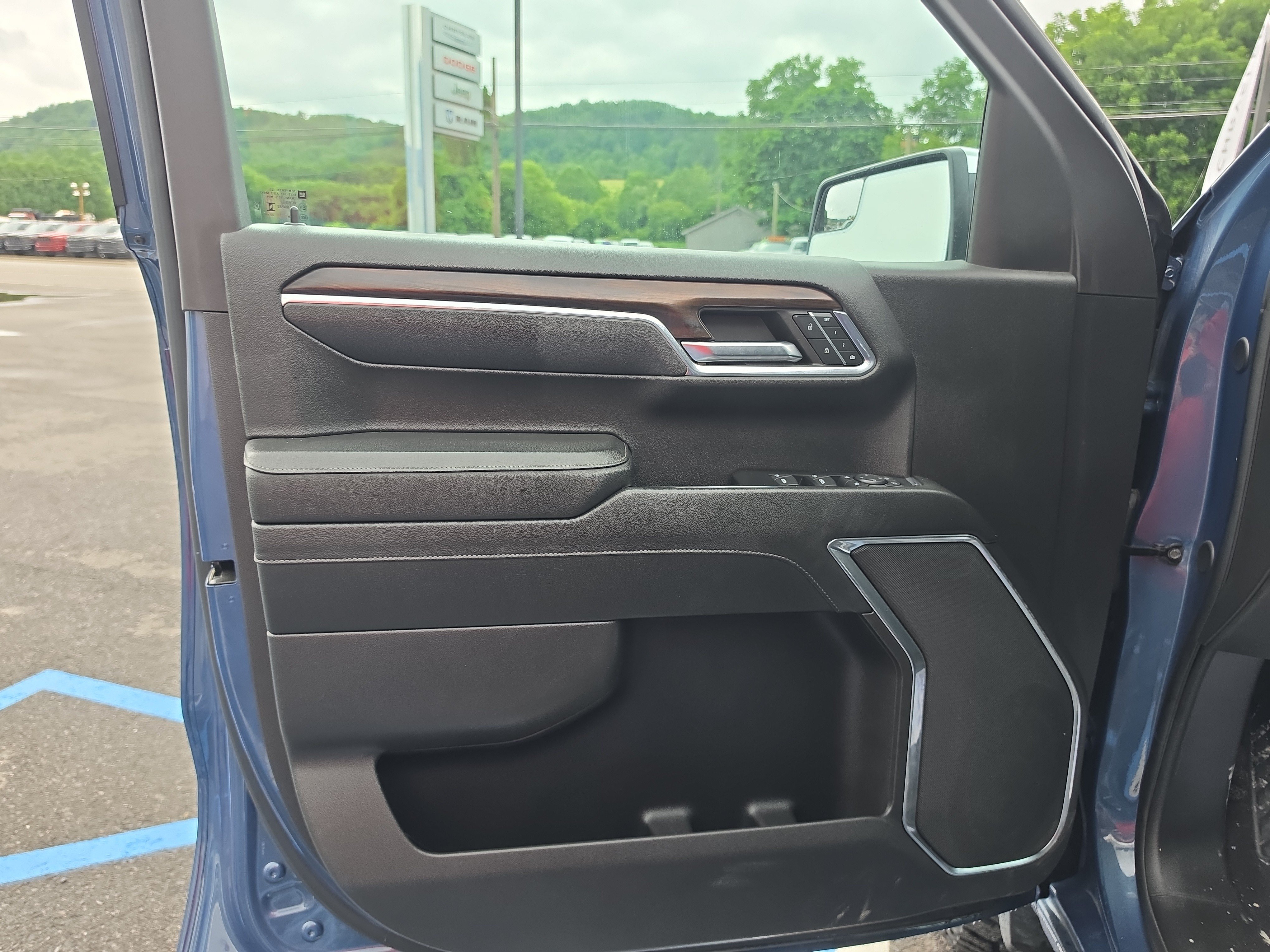 Used 2024 GMC Sierra 1500 SLT AWD/4WD image 17