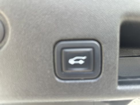 Used 2022 Chevrolet Equinox RS w/ RS Leather Package FWD image 29