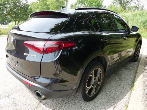 Used 2018 Alfa Romeo Stelvio Sport w/ Quick Order Package 22J Sport AWD/4WD image 12