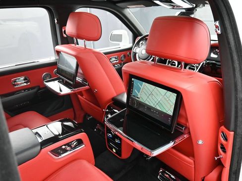 Certified 2019 Rolls-Royce Cullinan AWD/4WD image 32