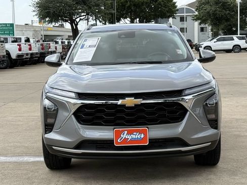 Certified 2025 Chevrolet Trax LT w/ Driver Confidence Package FWD image 11