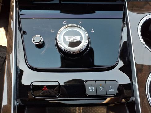 Certified 2026 Cadillac Escalade Platinum Luxury w/ LPO, Floor Liner Package AWD/4WD image 38