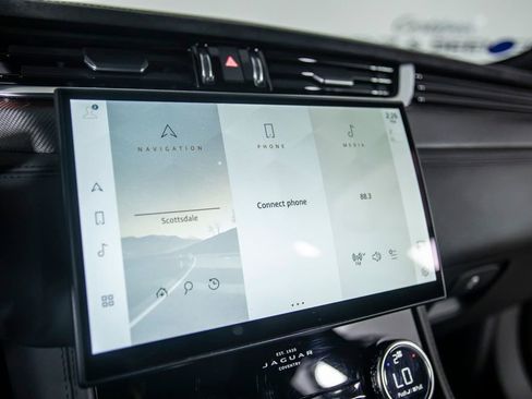 Used 2021 Jaguar F-PACE SVR image 31