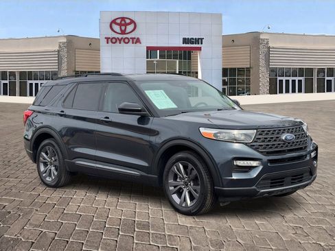 Used 2024 Ford Explorer XLT w/ Equipment Group 202A image 9