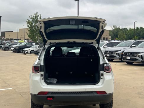 Used 2025 Jeep Compass Trailhawk AWD/4WD image 15