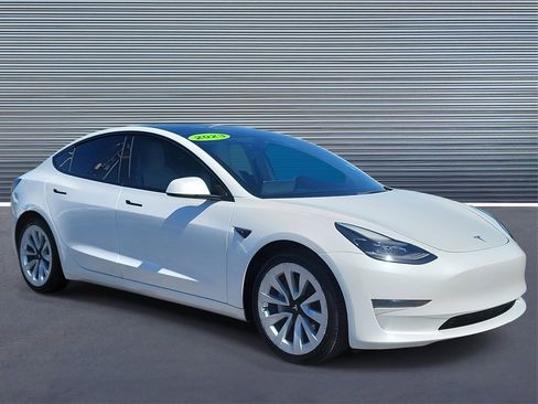 Used 2023 Tesla Model 3 Standard Range image 2