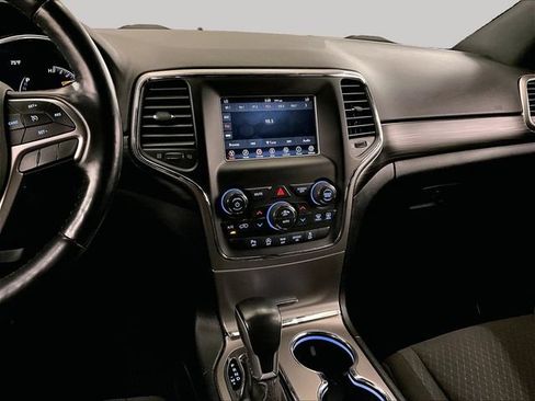 Used 2021 Jeep Grand Cherokee Laredo AWD/4WD image 7