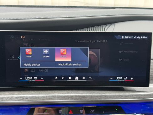 Used 2023 BMW i7 xDrive60 AWD/4WD image 27