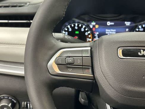 Used 2025 Jeep Compass Limited image 17