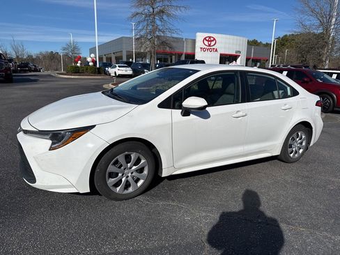 Used 2023 Toyota Corolla LE image 2