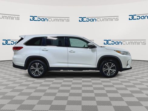 Used 2019 Toyota Highlander LE image 9