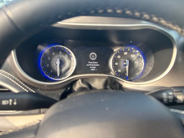 Certified 2023 Chrysler Pacifica Touring-L AWD/4WD image 14