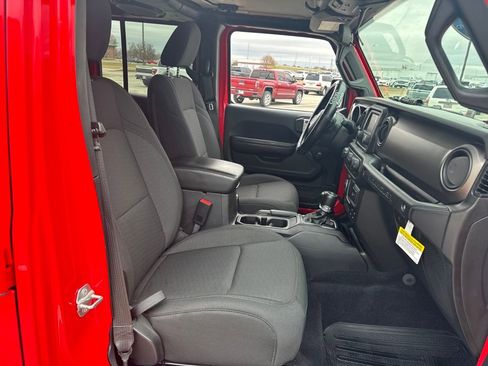 Used 2018 Jeep Wrangler Unlimited Sport image 12