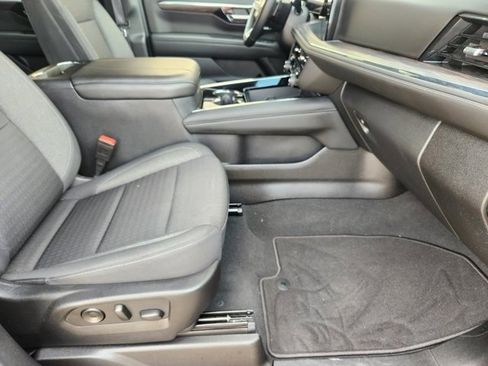 Used 2025 Chevrolet Tahoe LS image 13