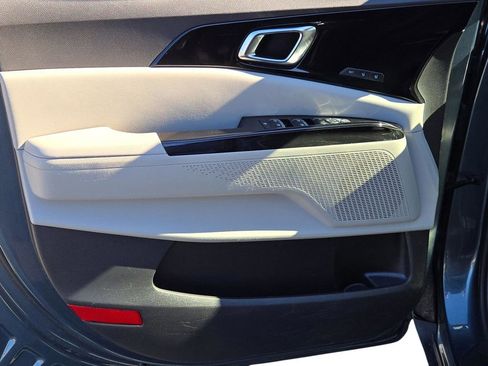 Certified 2022 Kia Carnival SX w/ Paint Protection Package image 15