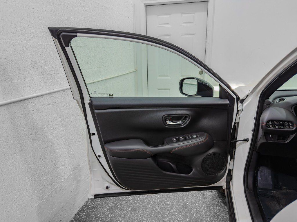 Used 2025 Honda HR-V Sport image 11