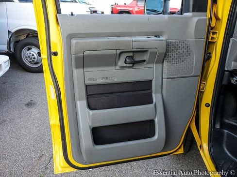 Used 2022 Ford E-350 and Econoline 350 Super Duty RWD image 17