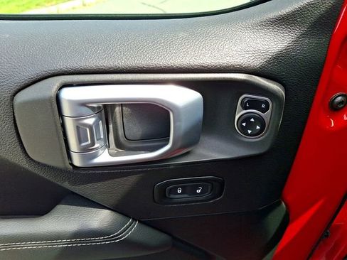 Used 2020 Jeep Gladiator Rubicon AWD/4WD image 16