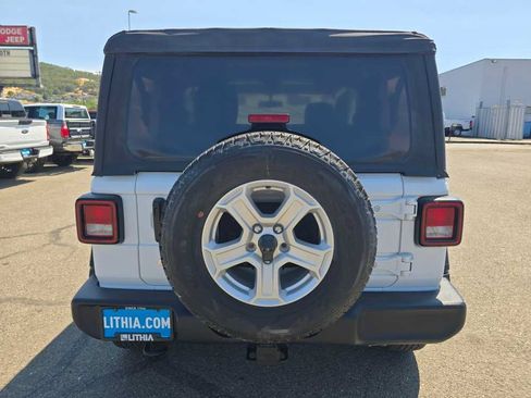 Used 2018 Jeep Wrangler Sport AWD/4WD image 4