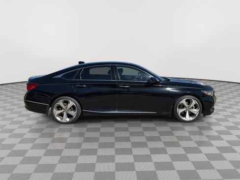 Used 2018 Honda Accord Touring image 6