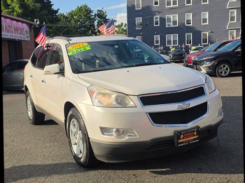 Used 2011 Chevrolet Traverse LT w/ Personal Connectivity Package FWD image 4