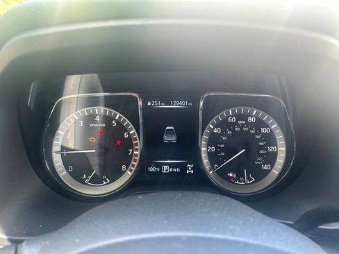 Used 2018 Nissan Titan SL w/ Chrome Package AWD/4WD image 3