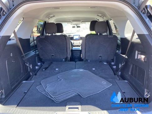 Used 2022 Ford Explorer XLT AWD/4WD image 12