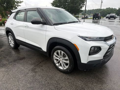 Used 2021 Chevrolet TrailBlazer LS FWD image 2