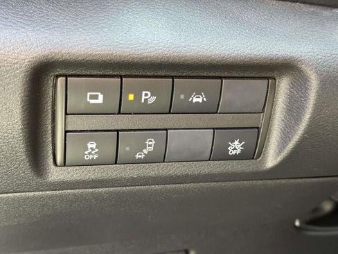 Used 2021 Nissan Kicks S image 18