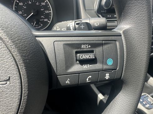 Used 2024 Nissan Rogue SV AWD/4WD image 17