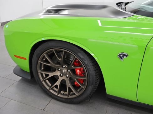Used 2017 Dodge Challenger SRT Hellcat RWD image 35