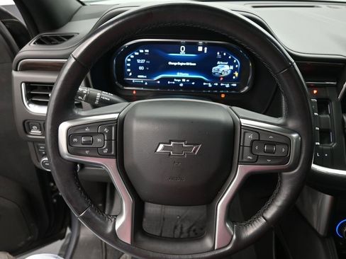 Used 2022 Chevrolet Tahoe Z71 w/ Luxury Package image 3