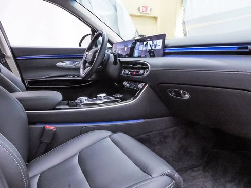 Certified 2026 Genesis GV70 2.5T AWD/4WD image 12